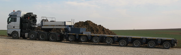 Maxikraft MAN TGX 41.680 mit Goldhofer Achslinien  - Copyright: www.olli80.de