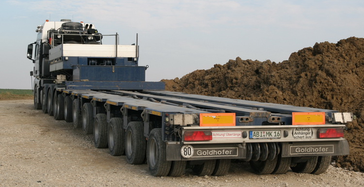 Maxikraft MAN TGX 41.680 mit Goldhofer Achslinien - Copyright: www.olli80.de