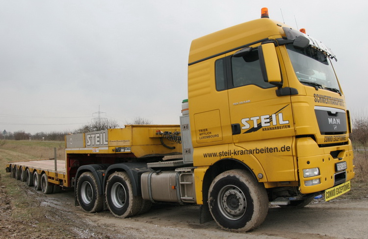 Steil MAN TGX 33.540 mit Semiauflieger - Copyright: www.olli80.de