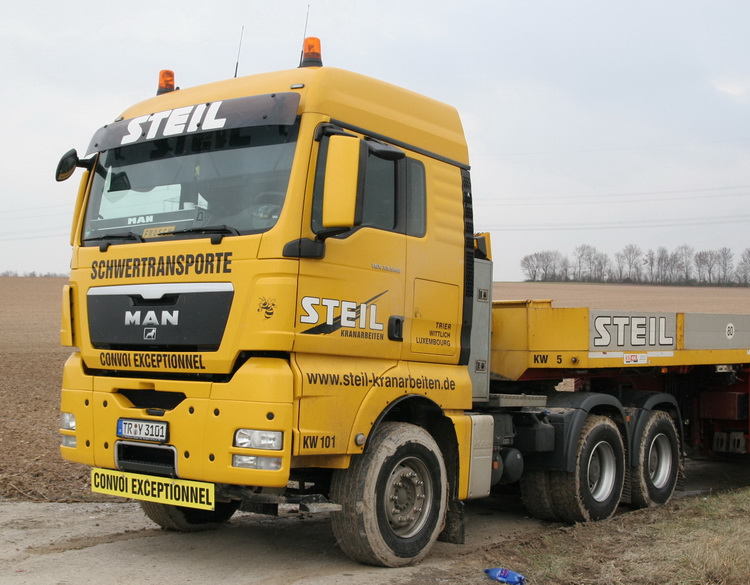Steil MAN TGX 33.540 mit Semiauflieger - Copyright: www.olli80.de