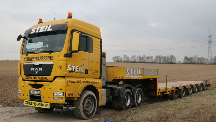 Steil MAN TGX 33.540 mit Semiauflieger - Copyright: www.olli80.de