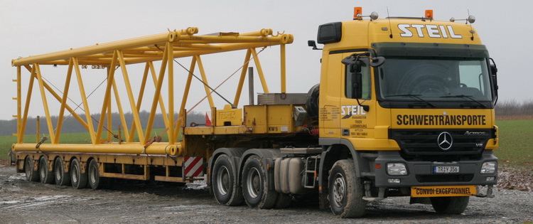 Steil Mercedes Actros MP II mit Semiauflieger - Copyright: www.olli80.de