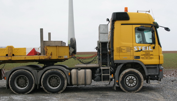 Steil Mercedes Actros MP II mit Semiauflieger - Copyright: www.olli80.de