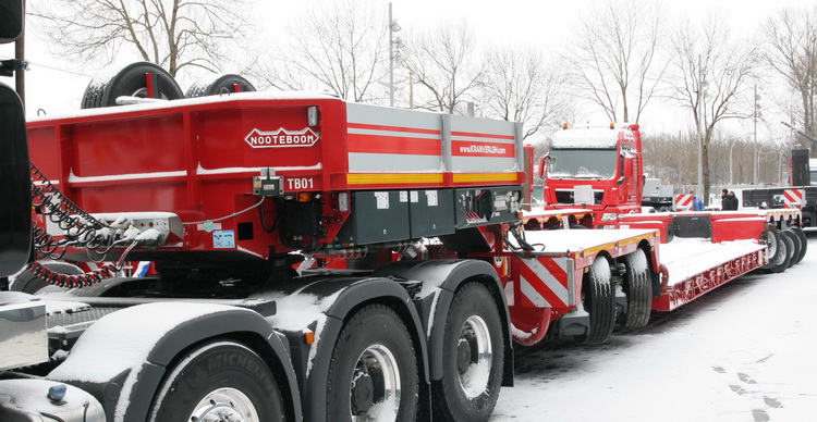 Saller MAN TGX 41.680 mit Nooteboom Pendel-X - Copyright: www.olli80.de