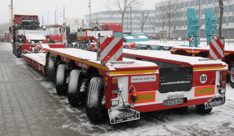 Saller MAN TGX 41.680 mit Nooteboom Pendel-X - Copyright: www.olli80.de