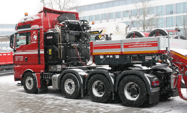 Saller MAN TGX 41.680 mit Nooteboom Pendel-X - Copyright: www.olli80.de