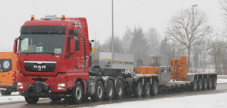 MAN TGX 41.680 mit Goldhofer Achslinien - Copyright: www.olli80.de