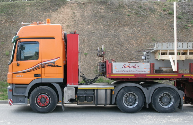 Scheder Actros MP II 3354 - Copyright: www.olli80.de