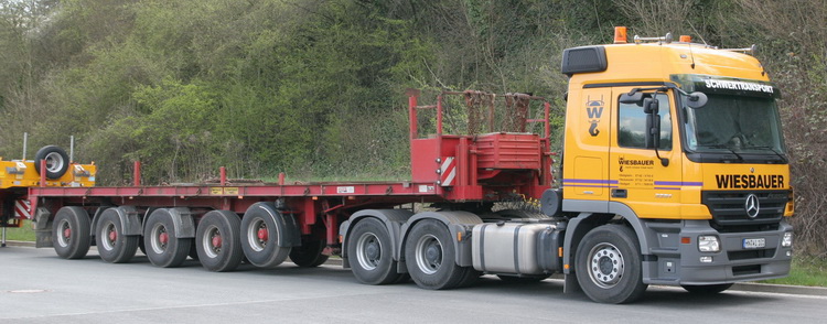 Wiesbauer Actros MP II mit Ballastauflieger - Copyright: www.olli80.de