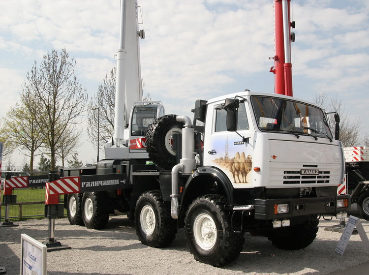 Kamaz mit Kudesnik-Aufbaukran - Copyright: www.olli80.de