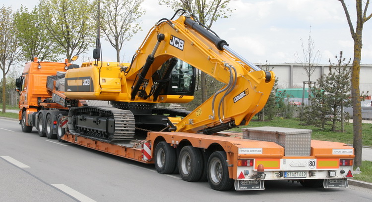 BT mit JCB-Bagger - Copyright: www.olli80.de