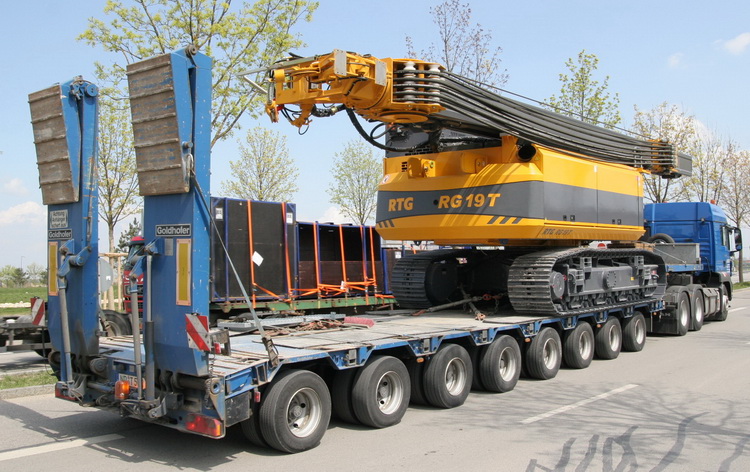 A. Bichler MAN TGX mit Goldhofer Semiauflieger - Copyright: www.olli80.de