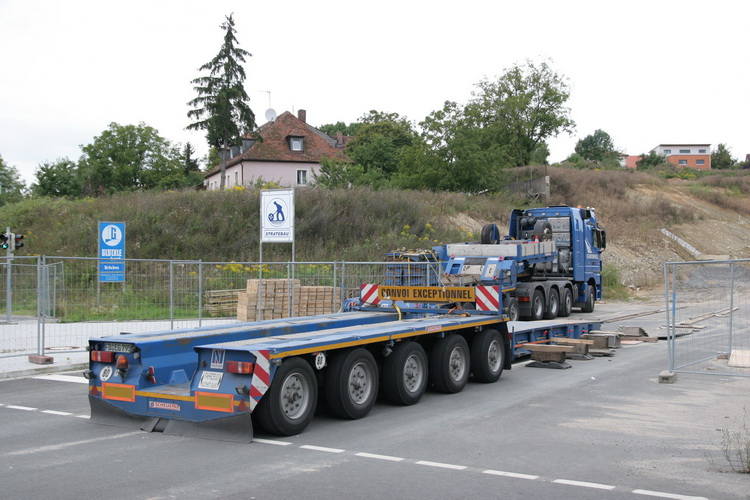 Giebel Actros Titan mit Nicolas-Auflieger - Copyright: www.olli80.de