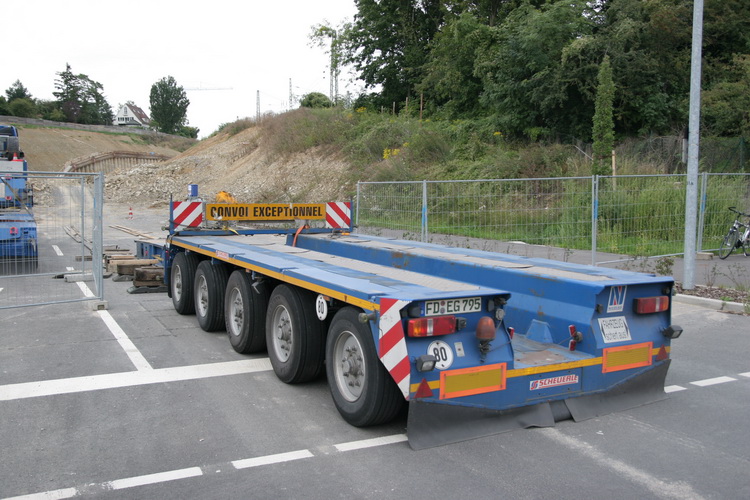 Giebel Actros Titan mit Nicolas-Auflieger  - Copyright: www.olli80.de