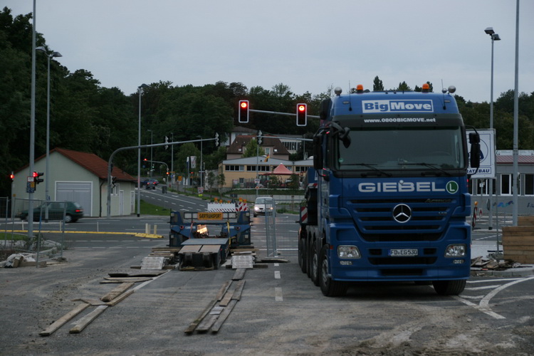 Giebel Actros Titan mit Nicolas-Auflieger - Copyright: www.olli80.de