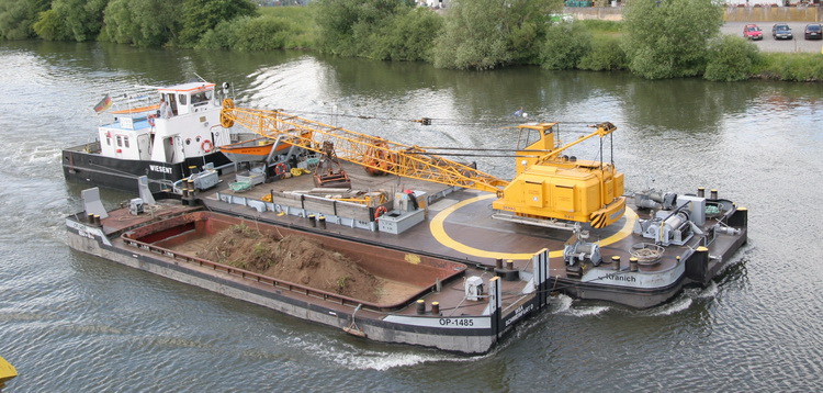 Demag B 410 auf dem Ponton Kranich