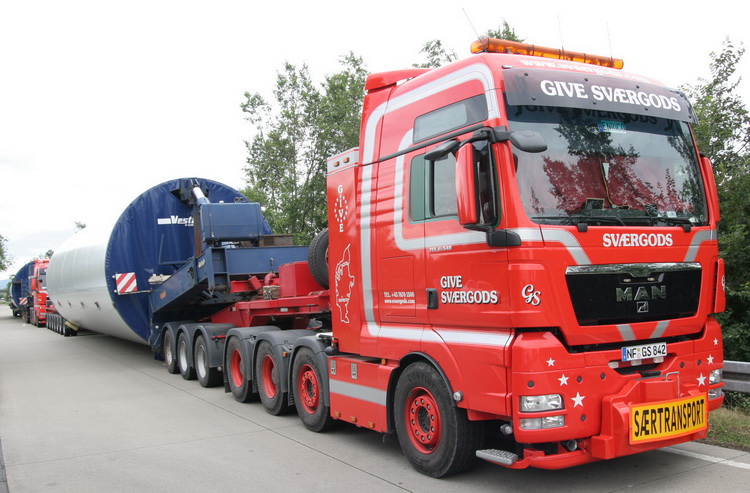 Give Svaergods MAN TGX mit Megawindmilltransporter - Copyright: www.olli80.de