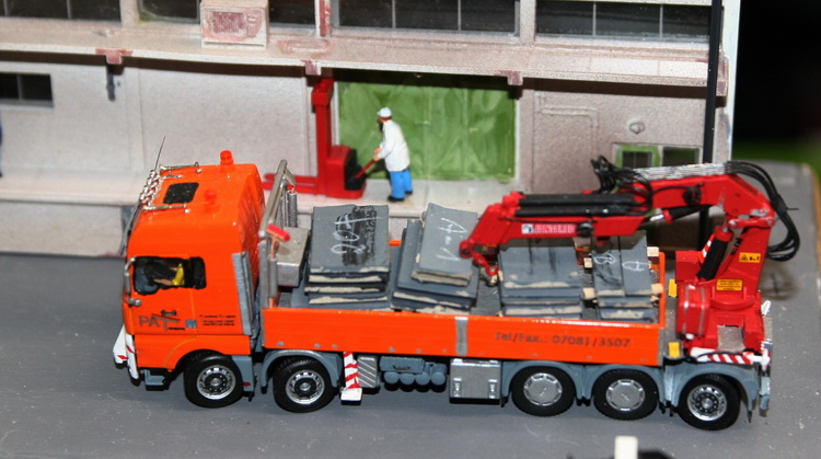 Peter Aschauer: Pritschen-LKW mit Ladekran  - Copyright: www.olli80.de