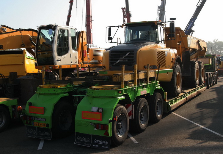 Tieflader mit Volvo Dumper - Copyright: www.olli80.de