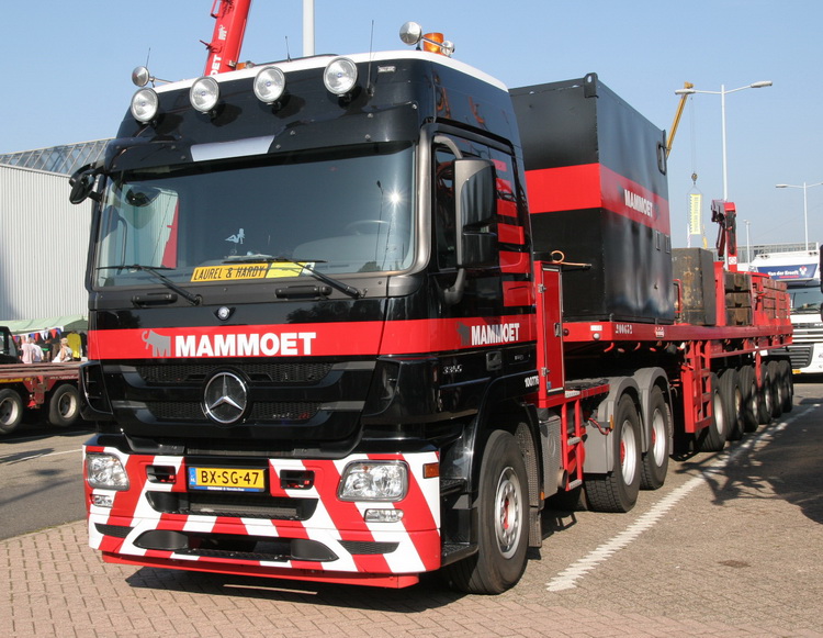 Mammoet Actros MP 3 - Copyright: www.olli80.de