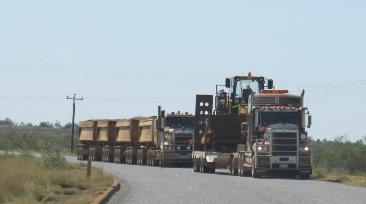 Planierradlader und Roadtrain - Copyright: www.olli80.de