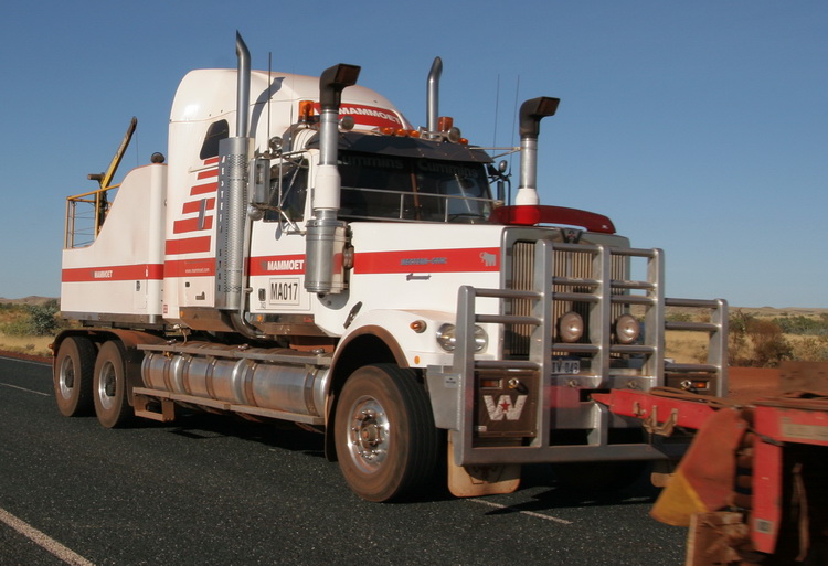 Mammoet Western Star Hauber mit Goldhofer Achslinien - Copyright: www.olli80.de