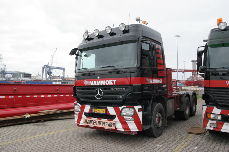 Mammoet Actros MP II 3355 - Copyright: www.olli80.de