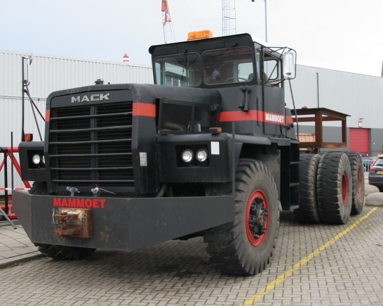 Mammoet Mack M45 Zugmaschine - Copyright: www.olli80.de