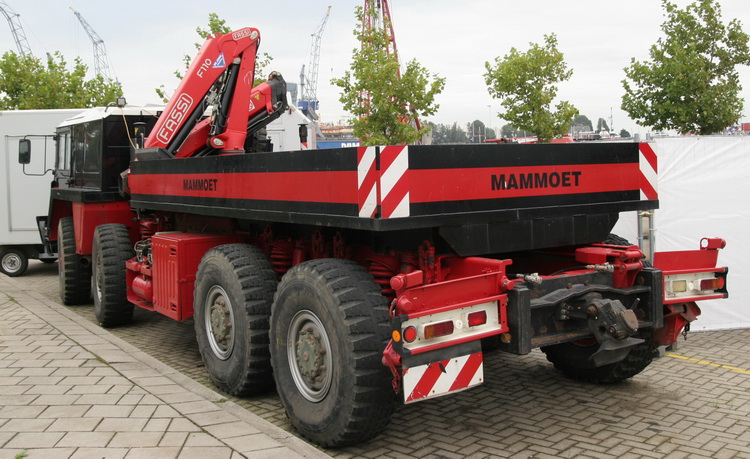 Mammoet MAN 15to milgl A1 br Militär-Zugmaschine mit Fassi Ladekran - Copyright: www.olli80.de