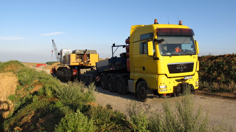 MAN TGX 41.680 mit Faymonville Variomax und Vorwerk Liebherr 974B - Copyright: www.olli80.de