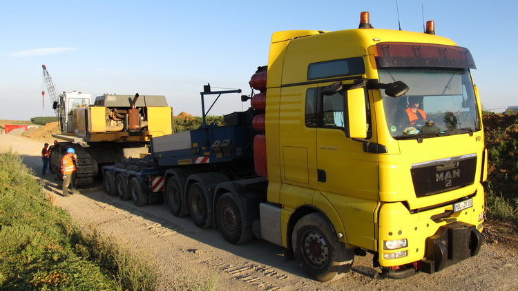 MAN TGX 41.680 mit Faymonville Variomax und Vorwerk Liebherr 974B - Copyright: www.olli80.de