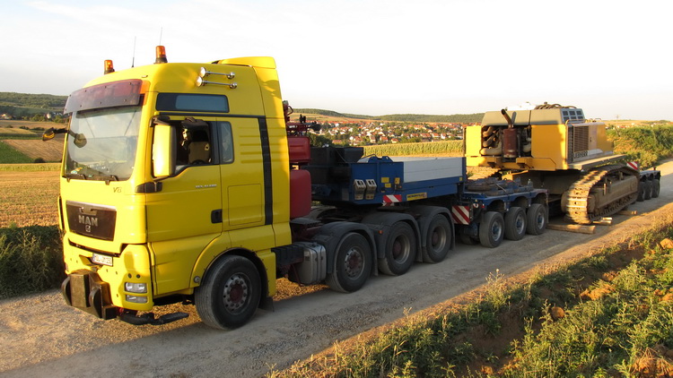 MAN TGX 41.680 mit Faymonville Variomax und Vorwerk Liebherr 974B - Copyright: www.olli80.de