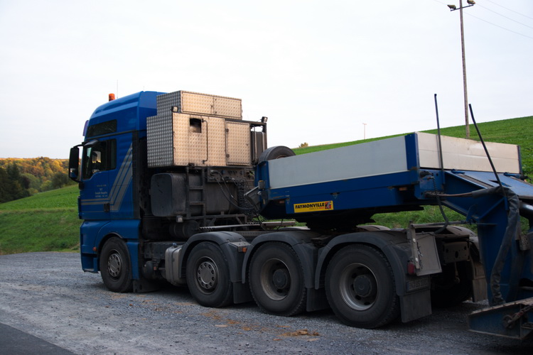 SLT MAN TGX 41.540 mit Faymonville Auflieger und Komatsu Rohrleger - Copyright: www.olli80.de