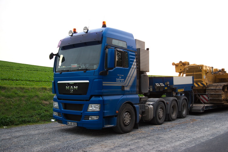 SLT MAN TGX 41.540 mit Faymonville Auflieger und Komatsu Rohrleger - Copyright: www.olli80.de