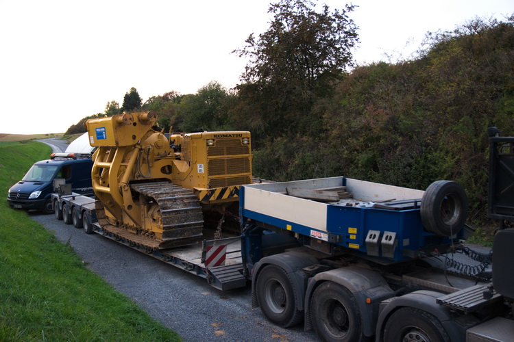 SLT MAN TGX 41.540 mit Faymonville Auflieger und Komatsu Rohrleger - Copyright: www.olli80.de