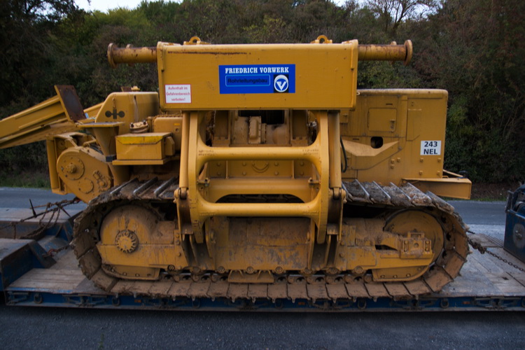 SLT MAN TGX 41.540 mit Faymonville Auflieger und Komatsu Rohrleger - Copyright: www.olli80.de
