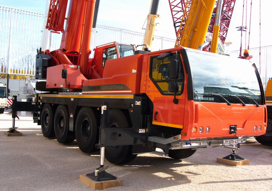 Liebherr LTM 1070-4.2 Johnson Crane Hire - Copyright: www.olli80.de