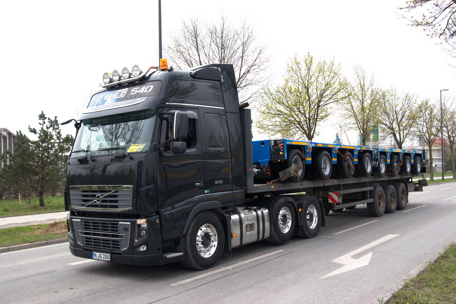 Abtransport von Goldhofer Achslinien von der Bauma - Copyright: www.olli80.de