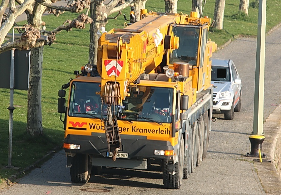 Würzburger Kranverleih LTM 1100/2 - Copyright: www.olli80.de