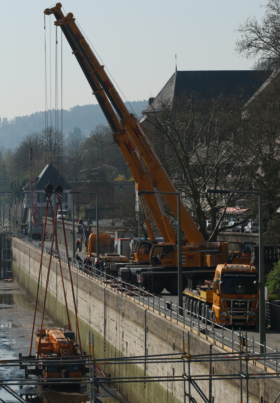 Würzburger Kranverleih LTM 1100/2 + LTM 1220-5.1 + LTM 1130-5.1 - Copyright: www.olli80.de