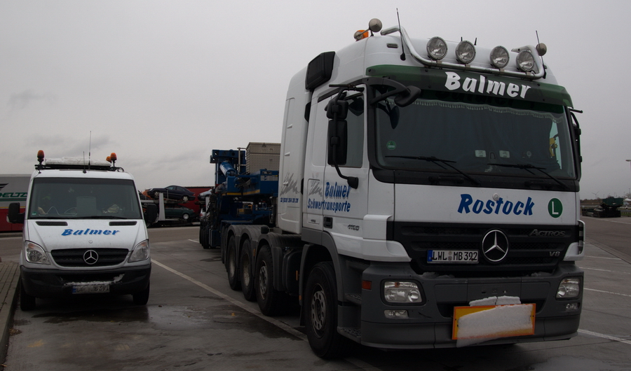 Balmer MB Actros mit Goldhofer Dolly und Nachläfer - Copyright: www.olli80.de