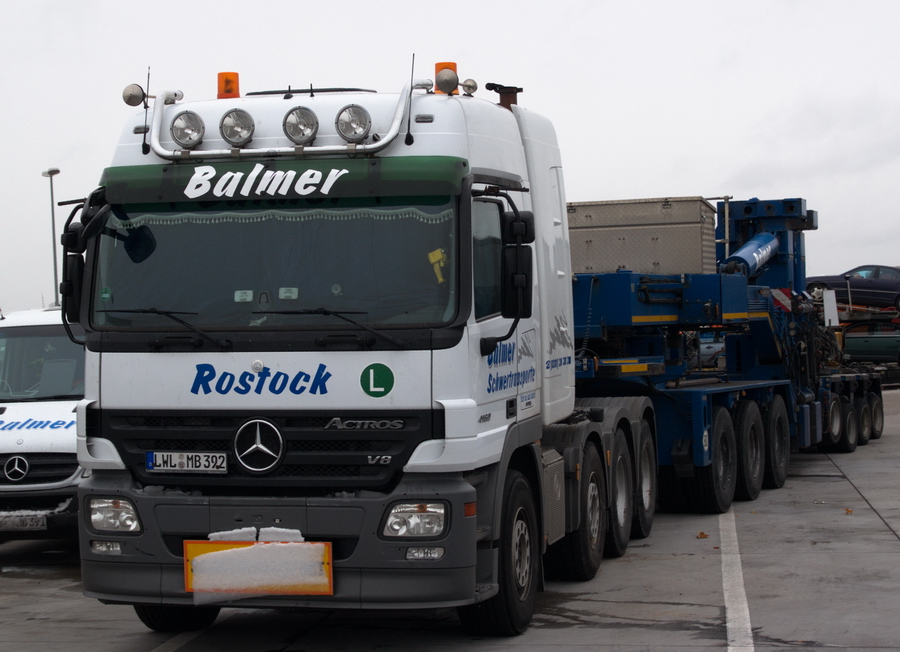 Balmer MB Actros mit Goldhofer Dolly und Nachläfer - Copyright: www.olli80.de