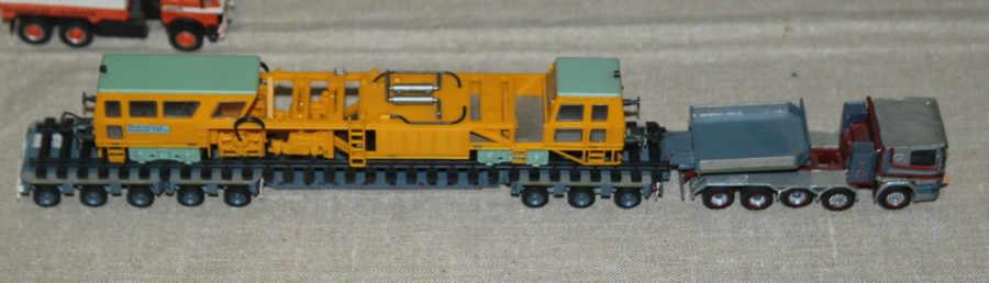 Wiep Fonk: Transport einer Gleisstopfmaschine  - Copyright: www.olli80.de