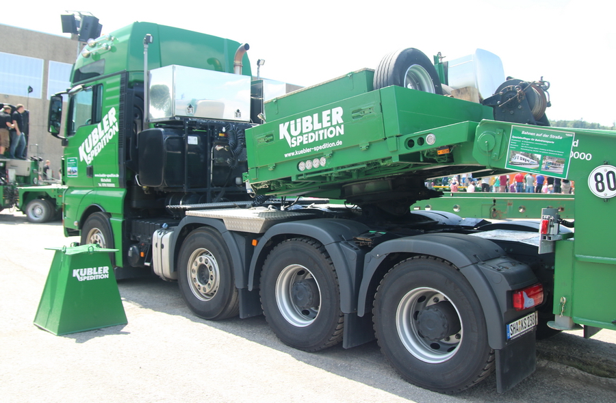 Kübler MAN TGX 41.540 mit Auflieger fü Straßenbahntransporte - Copyright: www.olli80.de