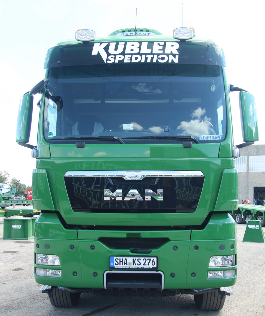 Kübler MAN TGX 26.560 mit Doll Panther - Copyright: www.olli80.de