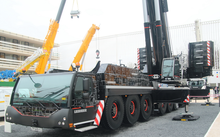 Liebherr LTM 1450-8.1 werksfarben - Copyright: www.olli80.de