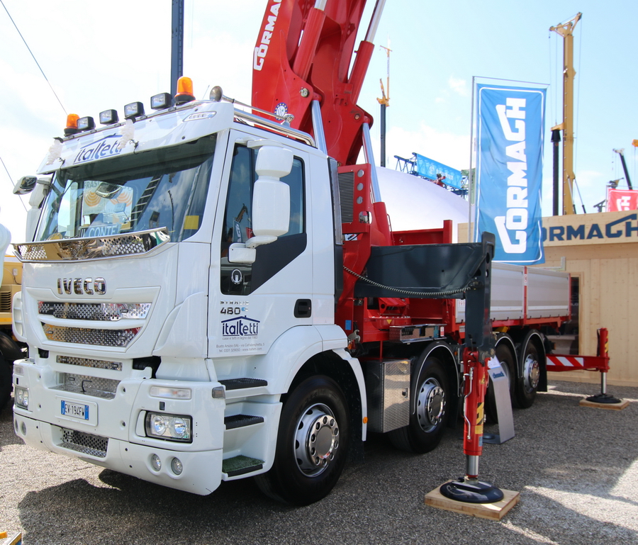 Iveco Stralis 450 mit Cormach 71000-E7 und F186 Jib  - Copyright: www.olli80.de