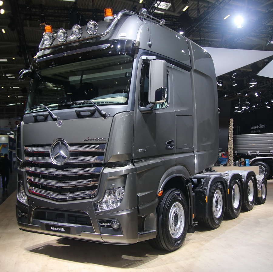 Actros 4163 LS SLT mit Andockachse - Copyright: www.olli80.de