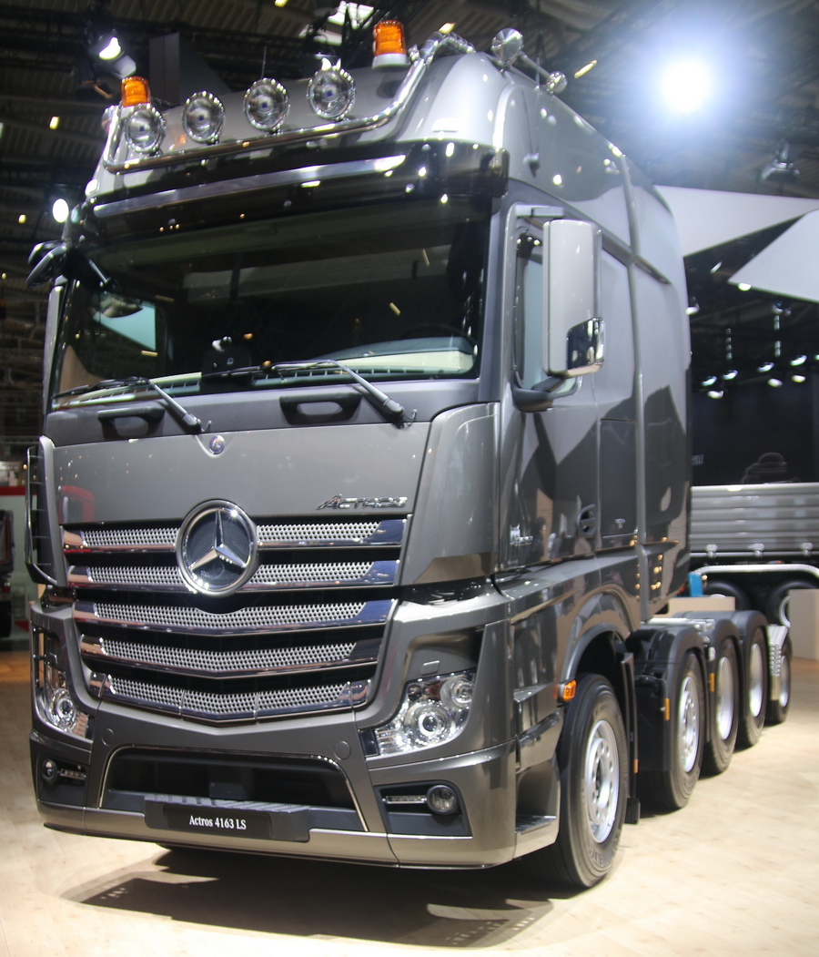 Actros 4163 LS SLT mit Andockachse  - Copyright: www.olli80.de