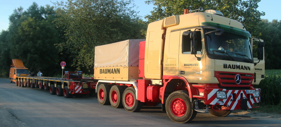 Baumann MB Actros MP II 4160 mit Goldhofer THP Achslinien - Copyright: www.olli80.de